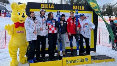 Presenting the award to the young ski racers during Zampa Cup Ski Race 2024